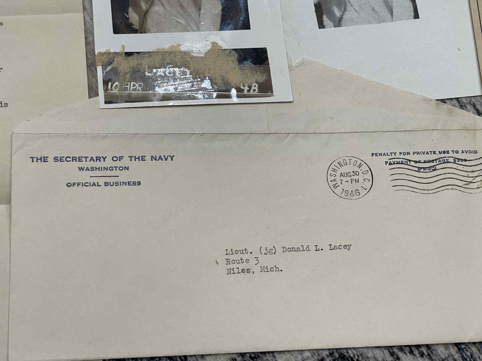 BIG GROUPING to a WW2 WWII USN US Navy Pilot - Donald R. Lacey Books & Documents