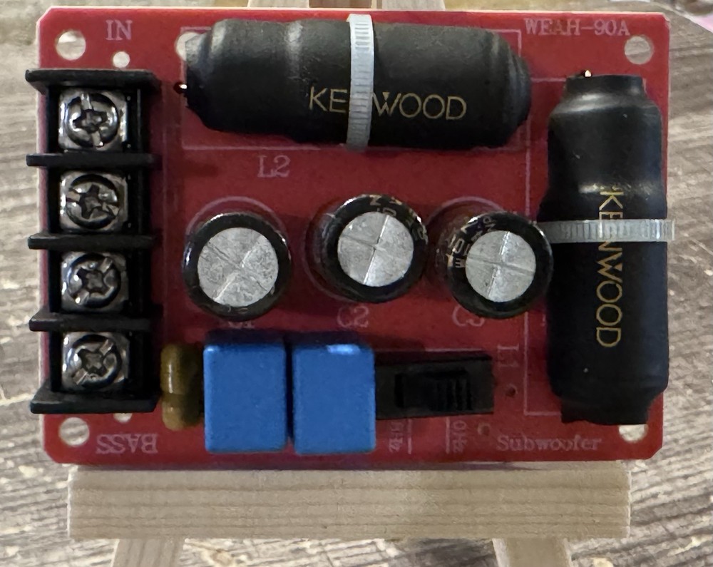 Pure Bass Subwoofer Second-order Crossover Frequency Divider