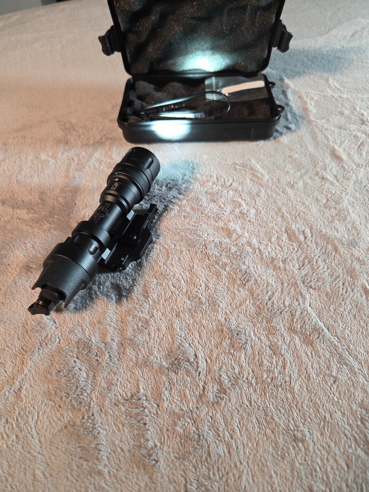 Night Evolution M952V Tactical Light Airsoft (Black) READ DESCRIPTION