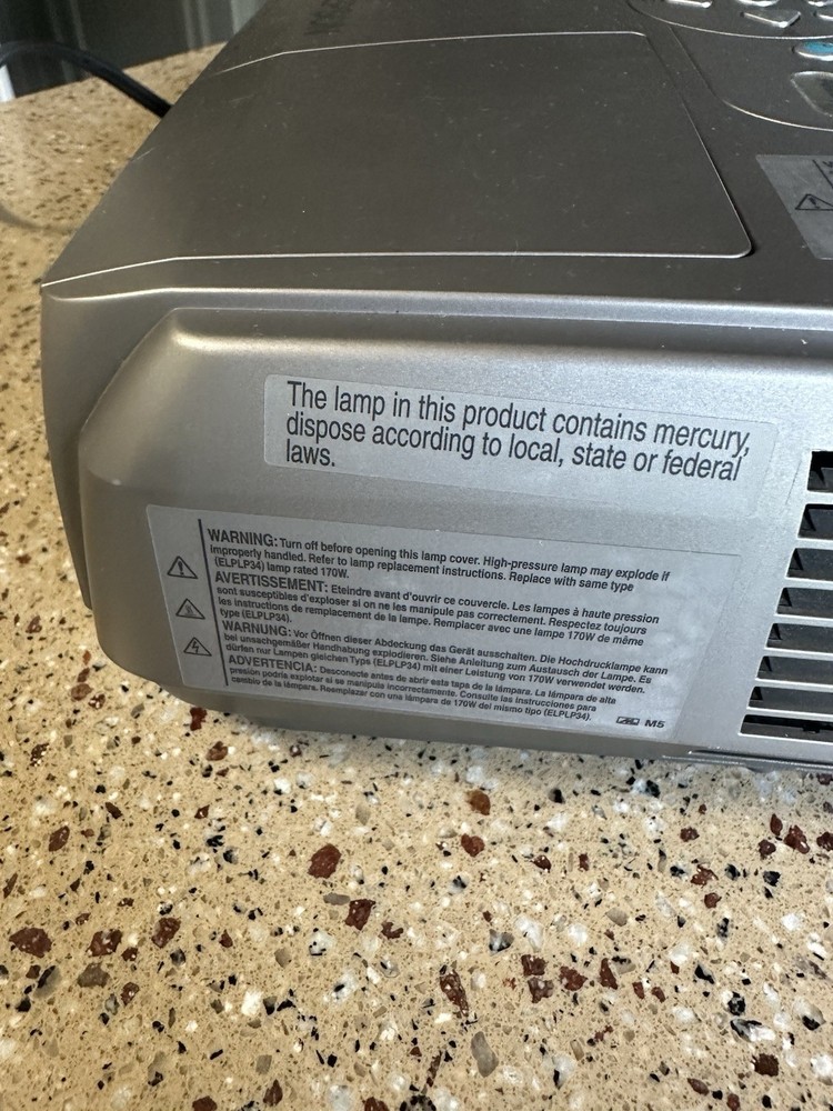 Untested LCD Projector with Case and Accessories Epson Powerlite 76C EMP-X3
