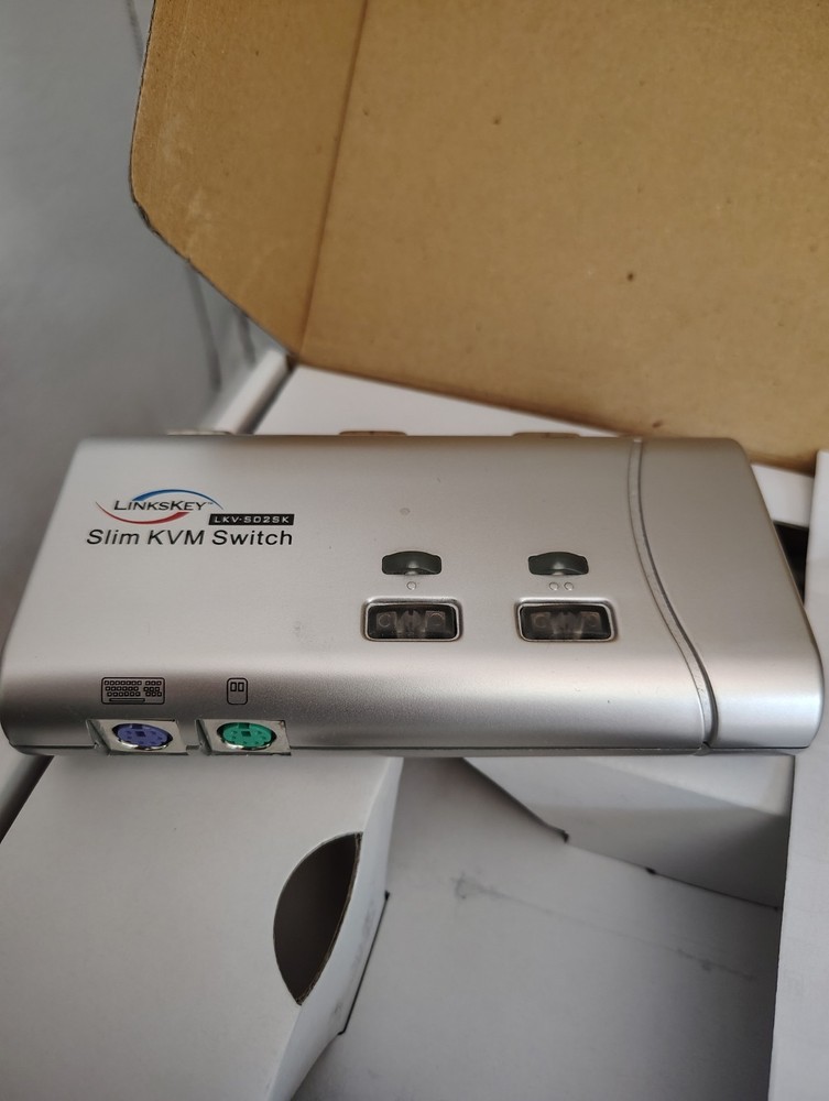 Linkskey 2/4-port Slim Desktop KVM - LKV-S04SK Switch