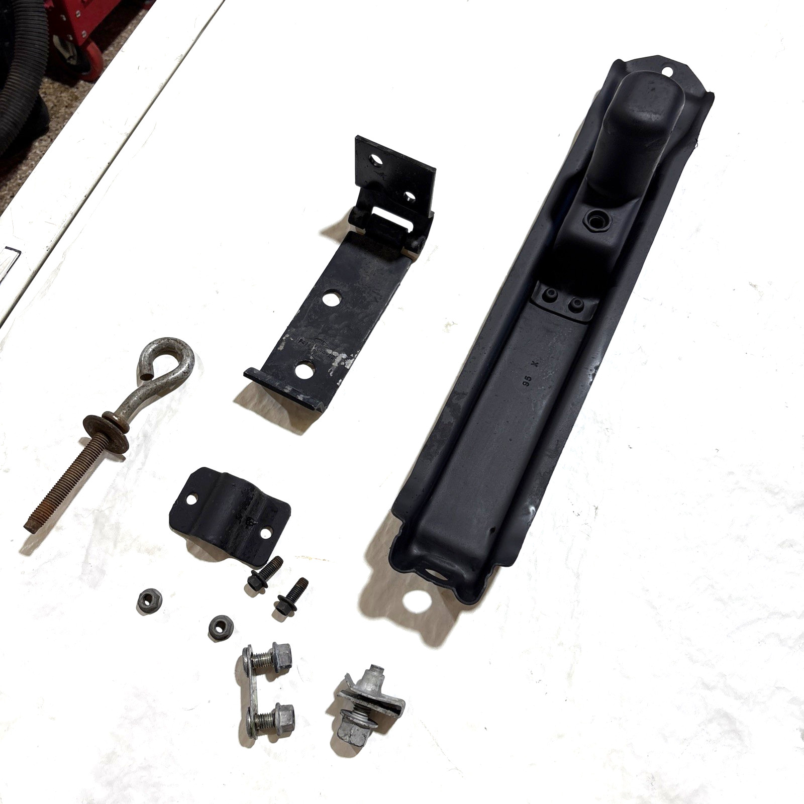 1983-1997 Ford Ranger spare tire carrier (original) Mazda B-Series