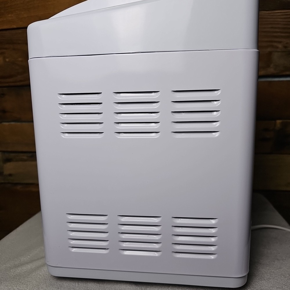 West Bend Perfect Timing Automatic Bread & Dough Maker #40126 (Open Box)