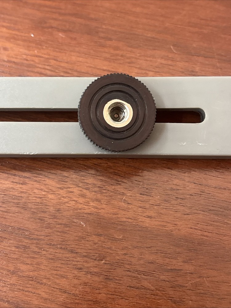 Maxell Plastic Straight Camera Bracket + 1/4" Flash Mount Screw