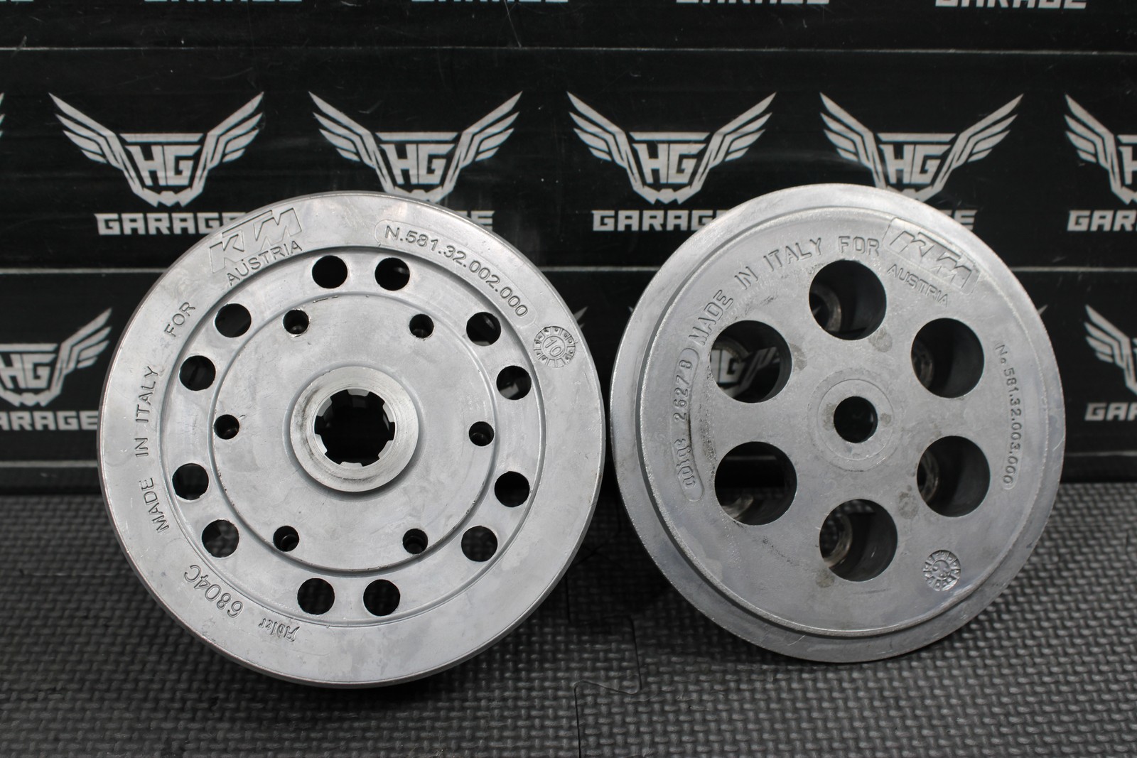 2000 KTM 250 300 EXC OEM COMPLETE CLUTCH BASKET W PLATES INNER OUTER HUBS GOOD