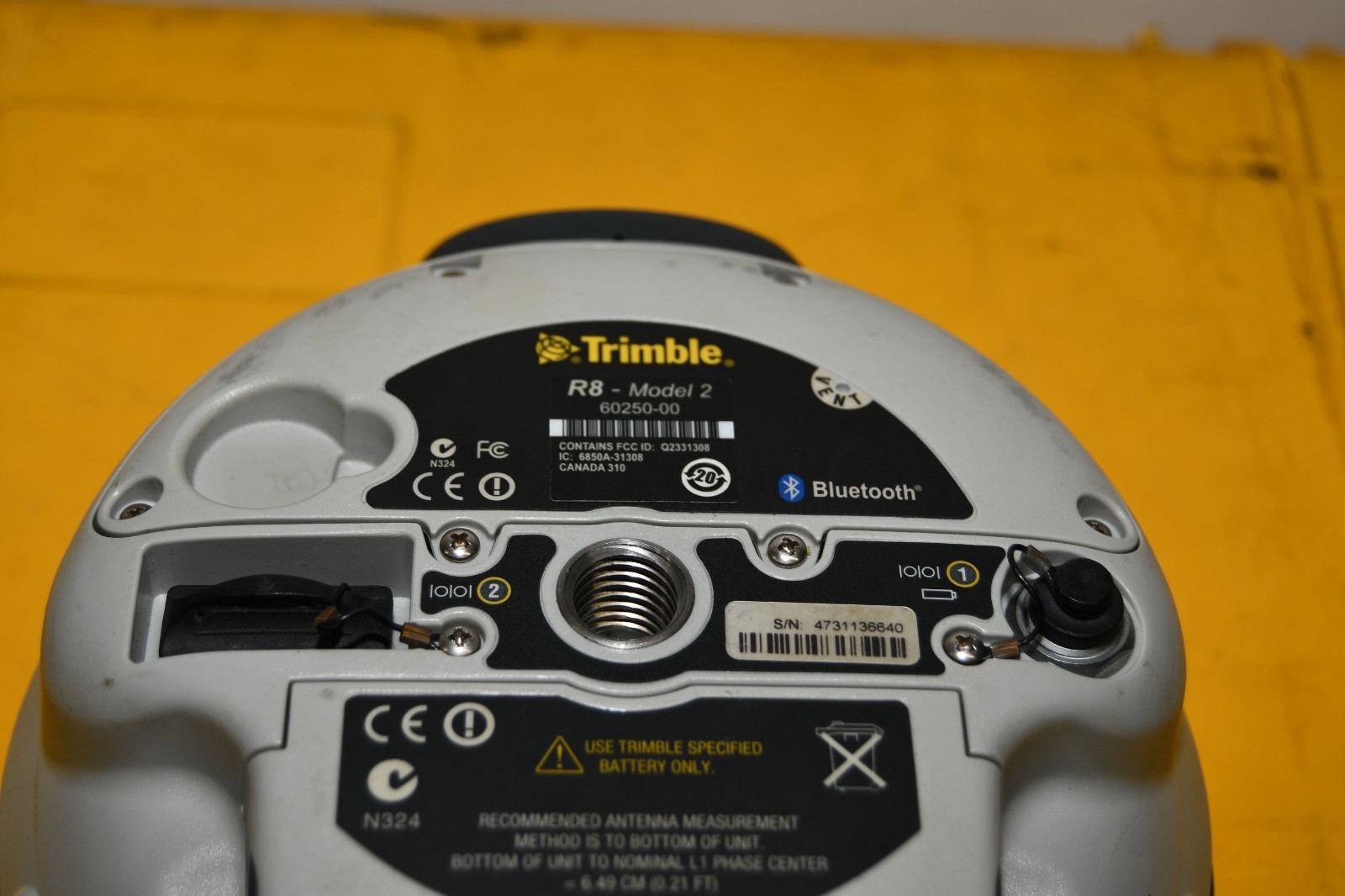 ^ Trimble R8 Model 2 GPS Receiver 60250-00 W/ TSC2 Controller #X6494