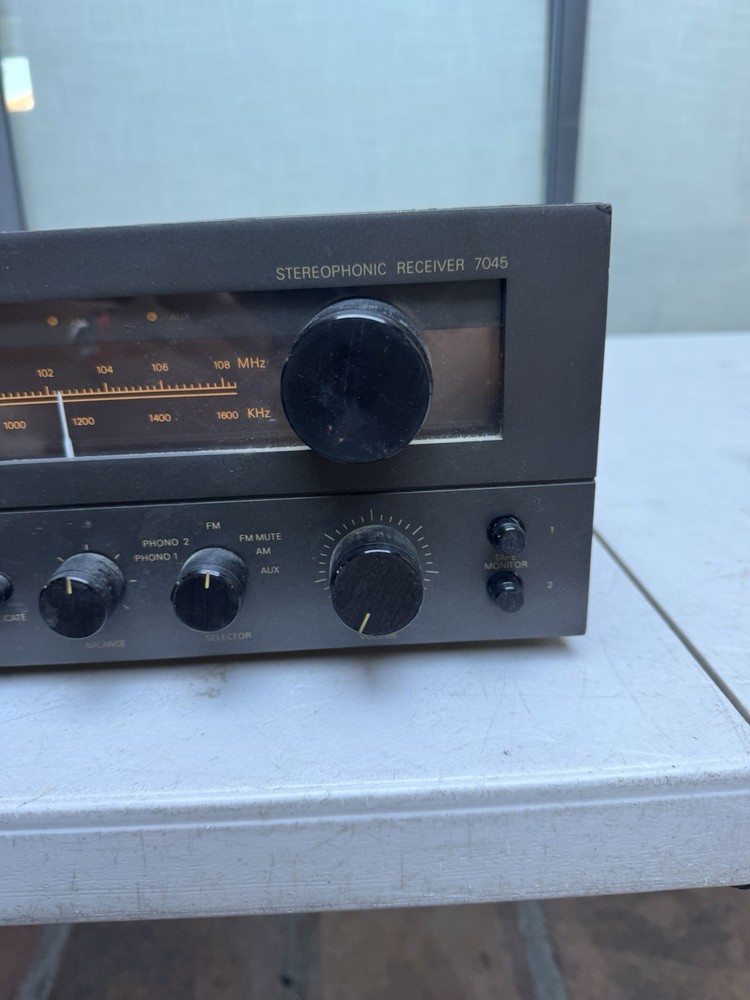 NAD 7045 stereo receiver good