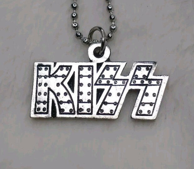 KISS - Necklace / Pendant