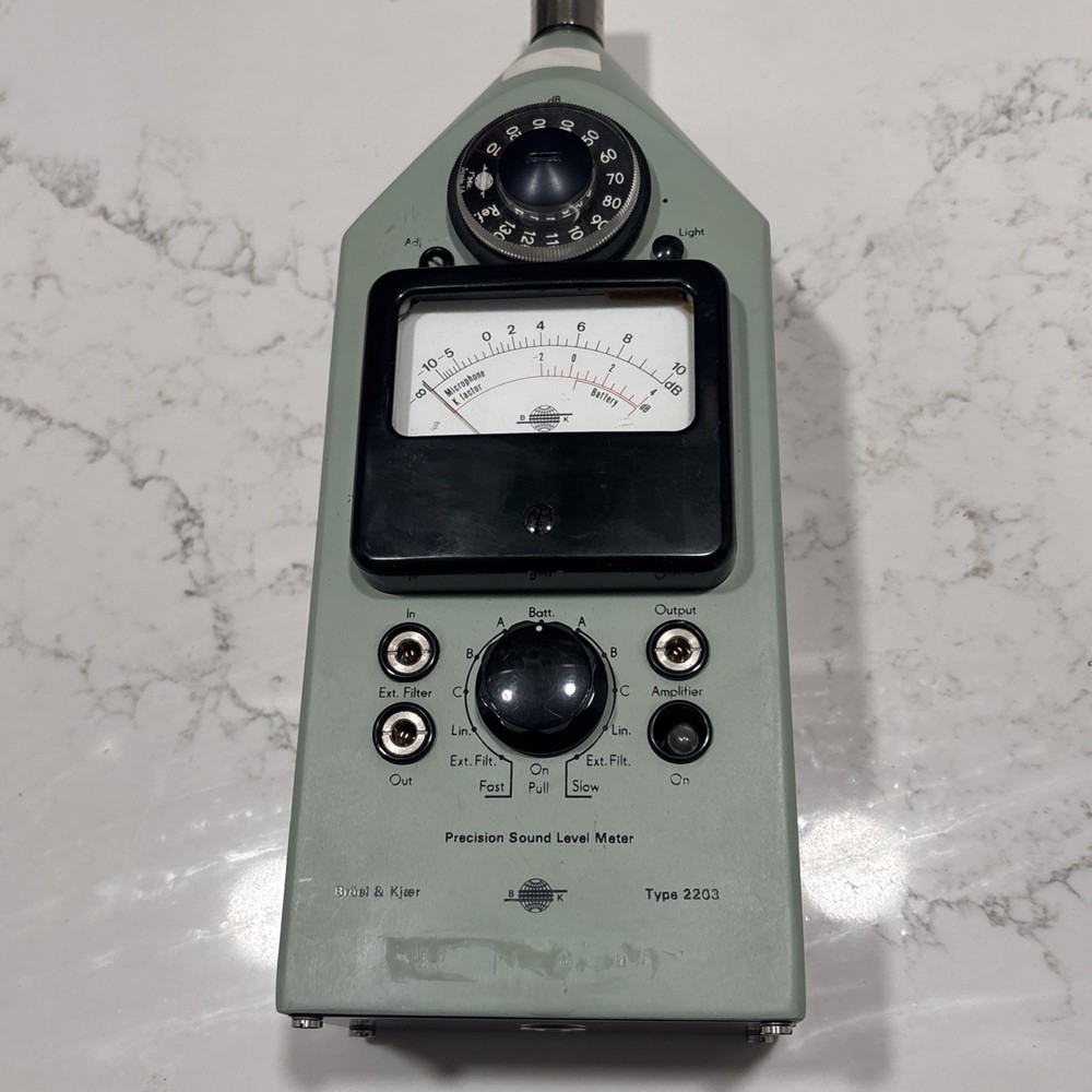BK Bruel & Kjaer Type 2203 Precision Sound Meter Frequency Analyzer