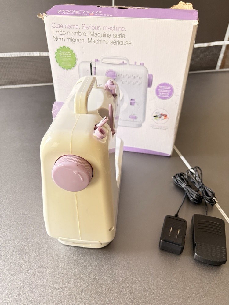 Singer Pixie Plus Electronic Sewing Machine -For Parts or Repair