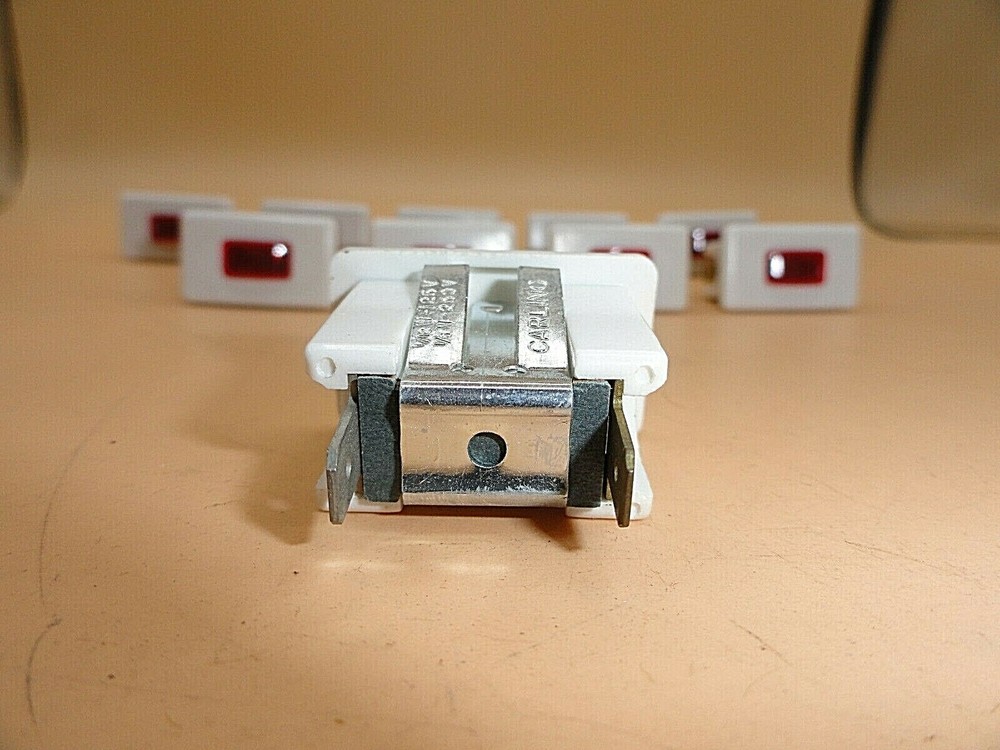 125/250V RED RECTANGULAR SNAP-IN INDICATOR LIGHT (Lot of 10)