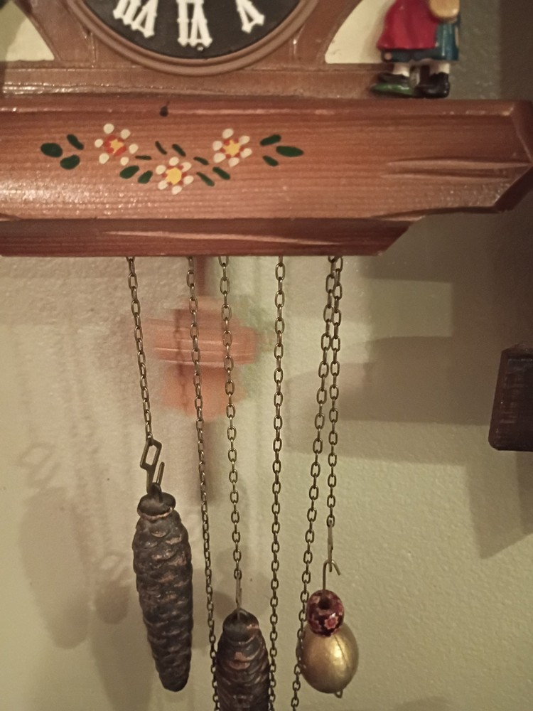 VINTAGE MUSICAL CHALET CUCKOO CLOCK ..........WORKING