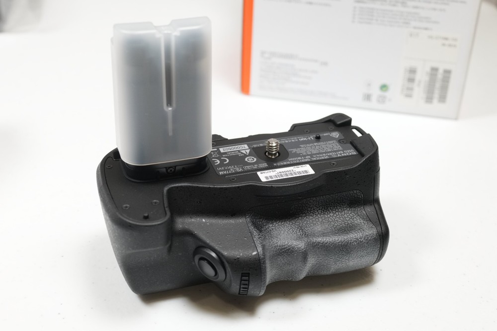 Sony VG-C77AM Vertical Grip for ILCA-99M2 ILCA-77M2