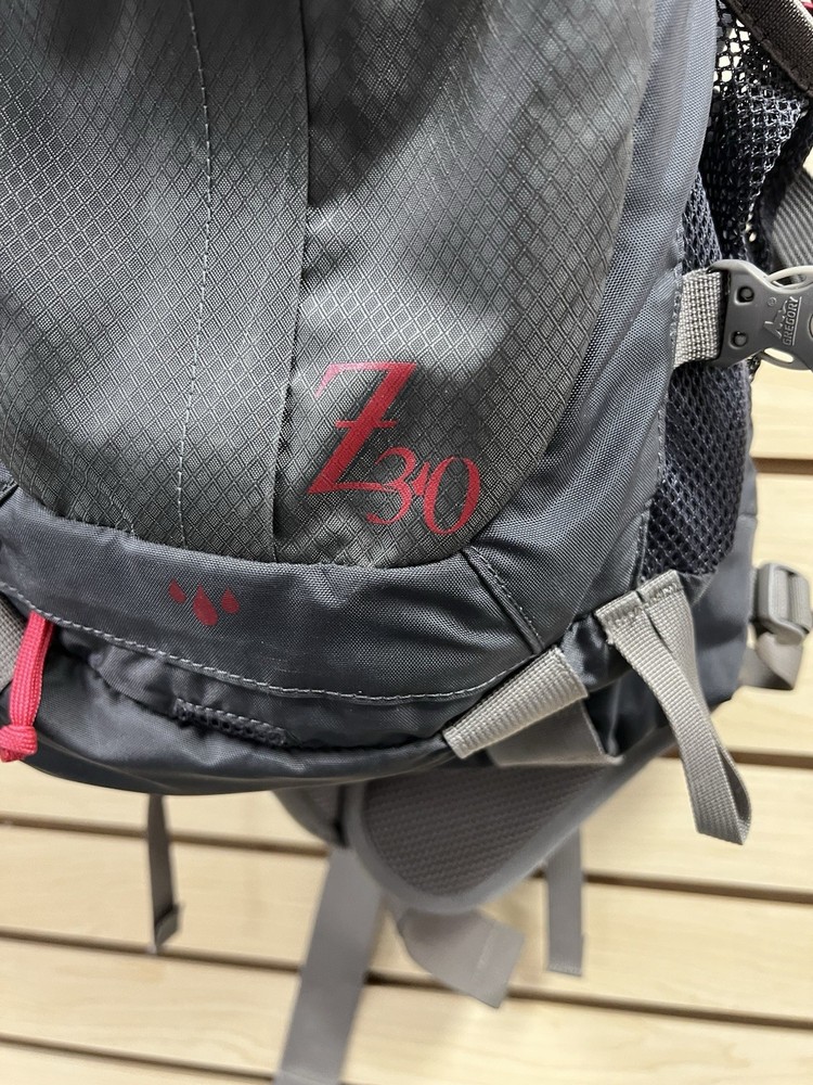 Gregory Z30 Hiking Backpack 30L Size Medium Grey Backpacking Camping