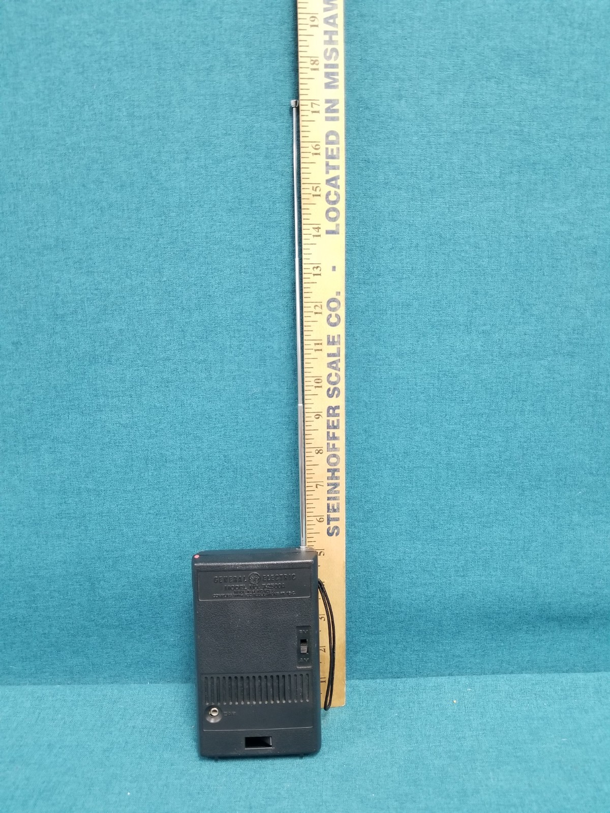 VTG General Electric AM/FM Portable Radio 7-2500A Works w/ Loose Battery Connect