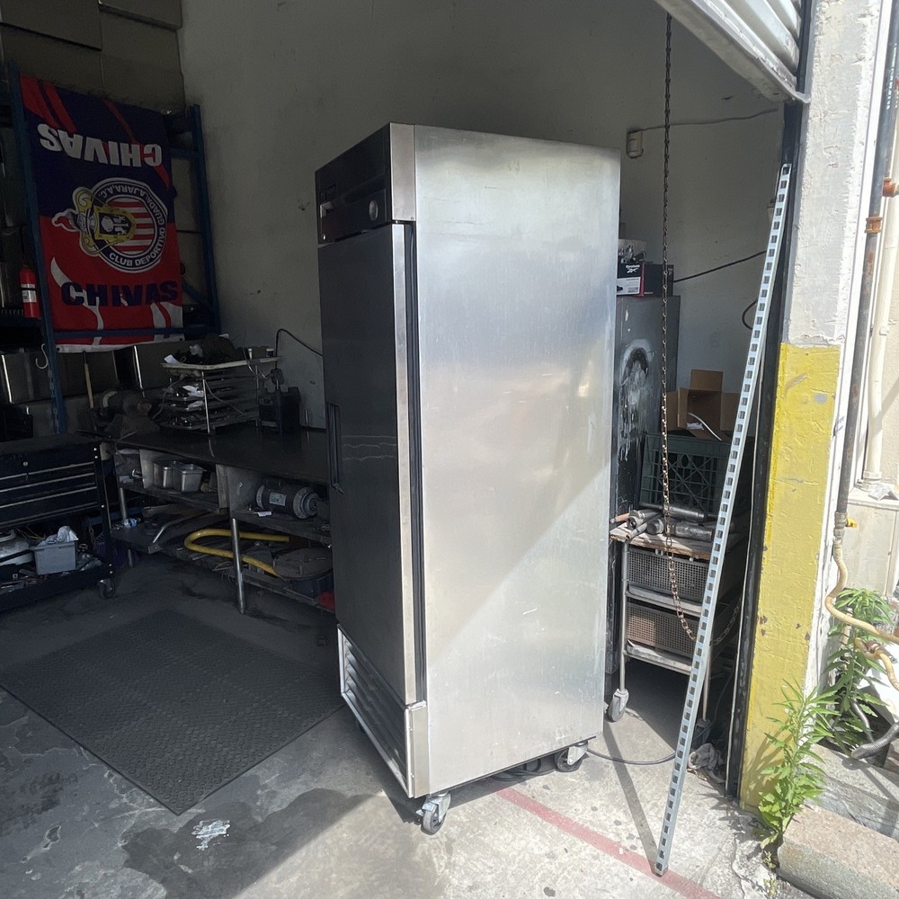 TRUE T-23F SINGLE DOOR REACH-IN FREEZER