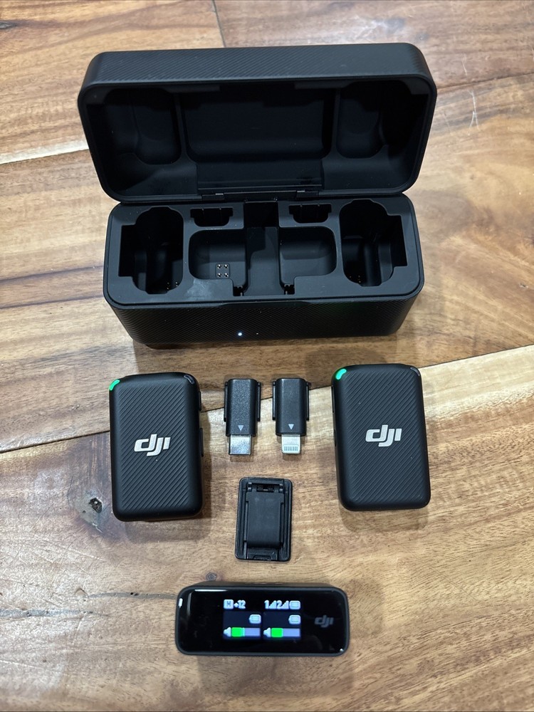 DJI Mic Dual-Transmitter Compact Digital Wireless Microphone System ASB01