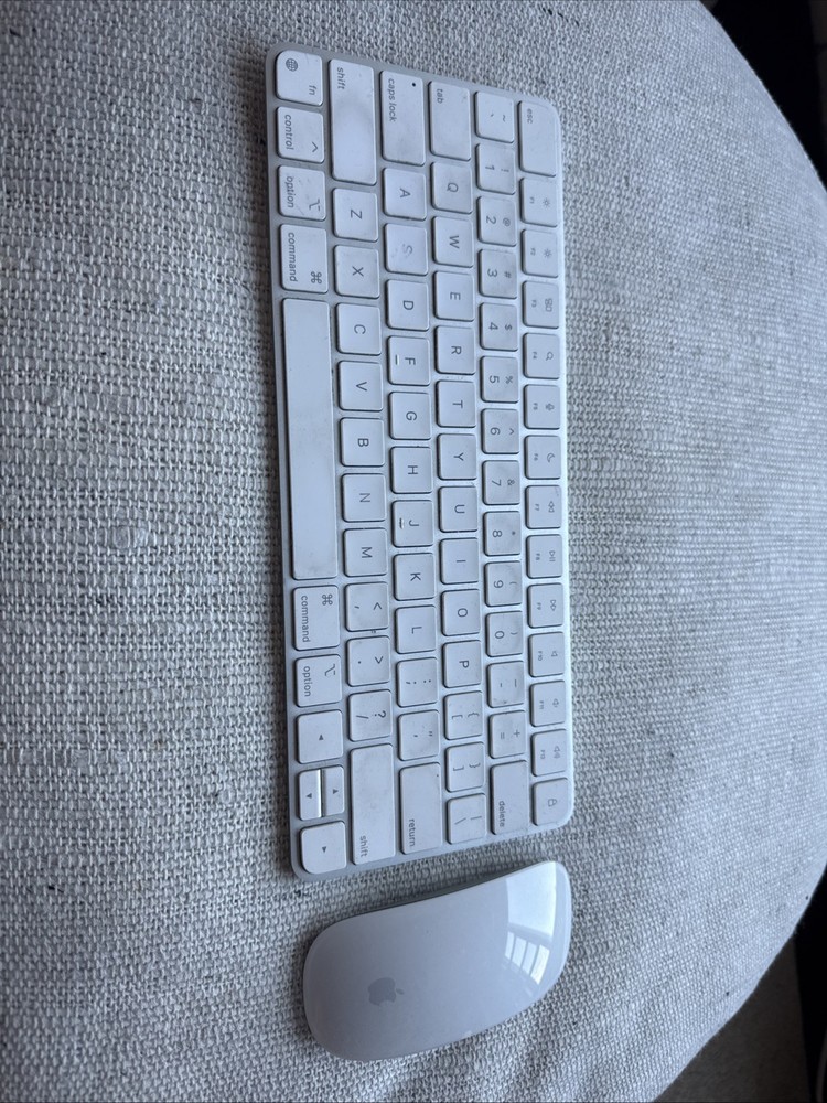 Apple Keyboard & Magic Mouse  – Wireless BT
