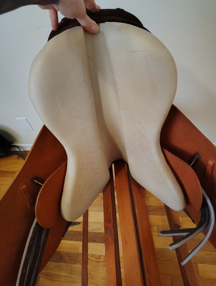 Polo saddle English saddle