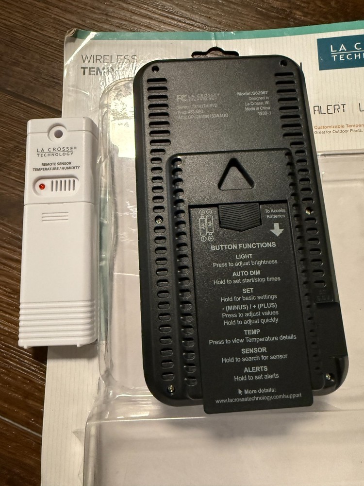 La Crosse Technology WIRELESS TEMPERATURE & HUMIDITY STATION