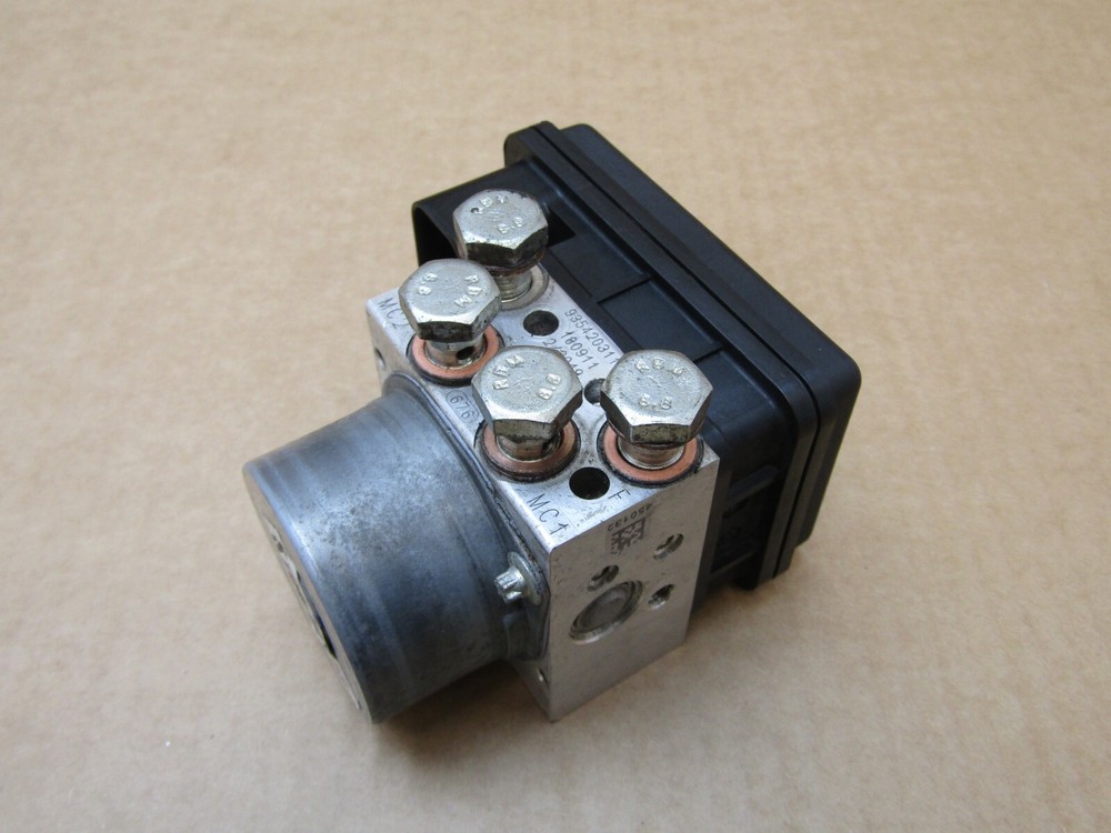 KTM RC 390 2019 ABS pump control unit module (14609)