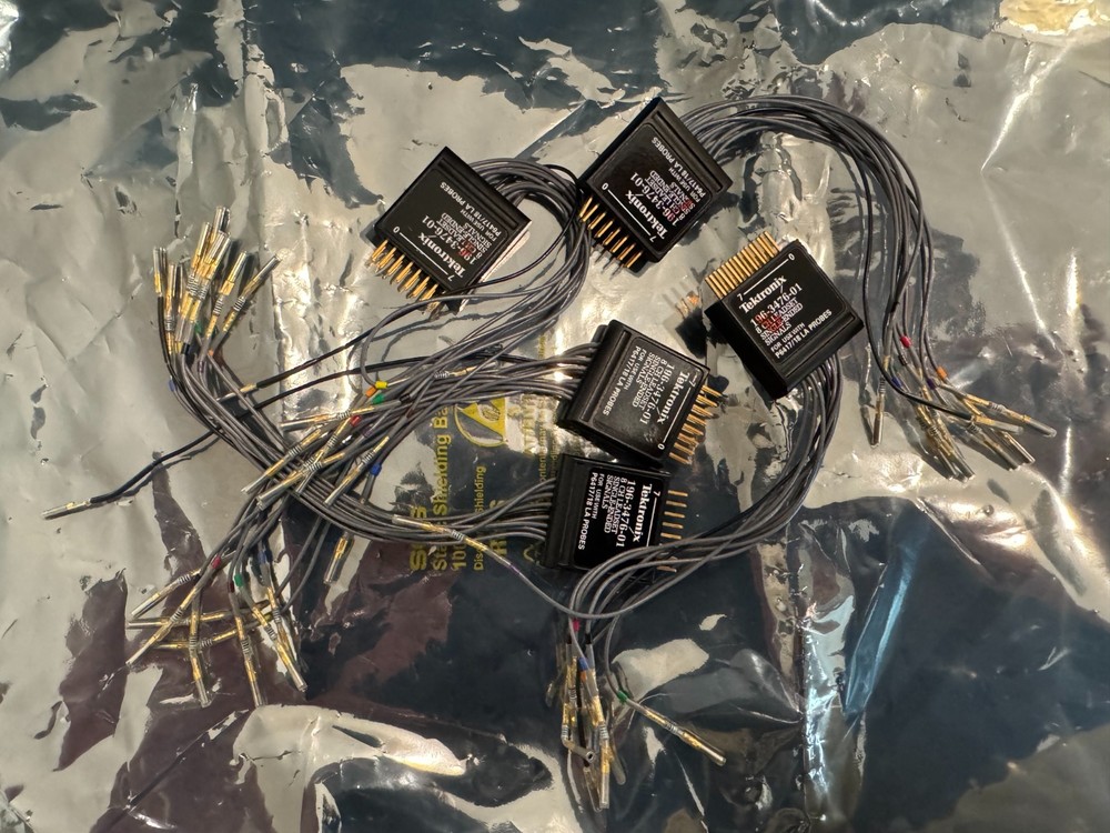 Tektronix TLA5203 Logic Analyzer With Accessories