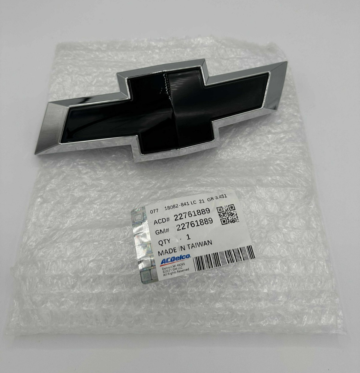 2010-2013 CAMARO 2014-2015 CAMARO ZL1 FRONT GRILLE BOWTIE EMBLEM NEW GM 22761889