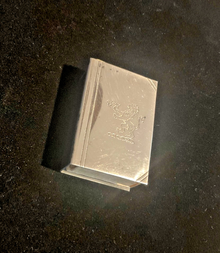 VINTAGE STERLING SILVER LION HERALDRY MATCH BOX COVER WITH ORIGINAL MATCHES