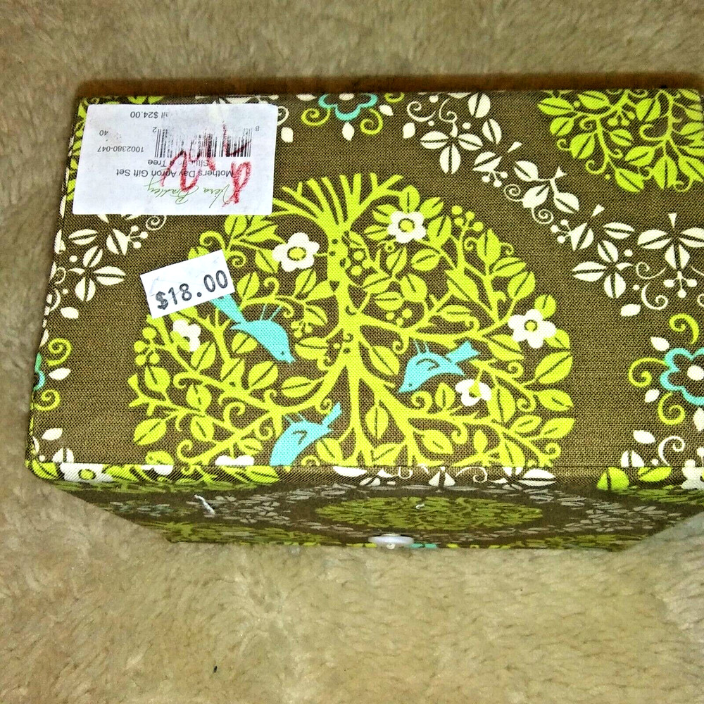 VERA BRADLEY APRON box only