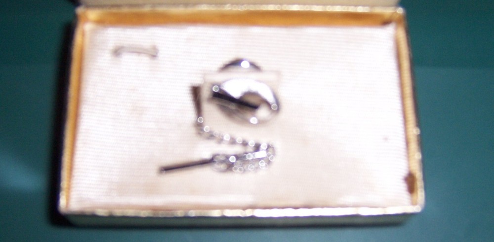 NIB ANSON SILVER OVAL SHAPE TIE-TACK PIN