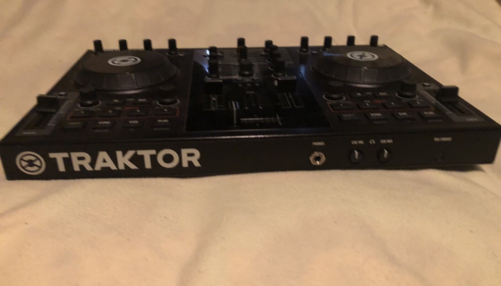 Native Instruments Traktor Kontrol S2 DJ Controller MK1
