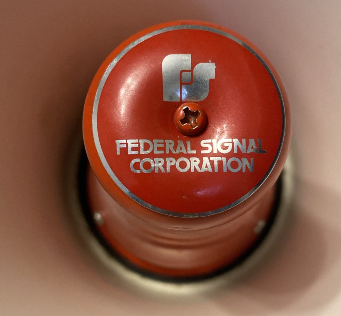 FEDERAL SIGNAL VOICE GUN MEGAPHONE BULLHORN A12S VINTAGE HEAVY DUTY