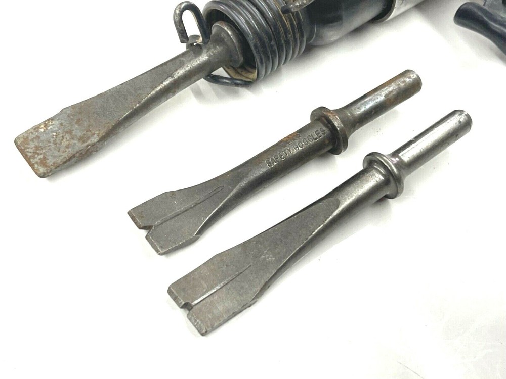 CAMPBELL HAUSFELD TOOLS AIR HAMMER w/ CHISEL BITS, TL1003