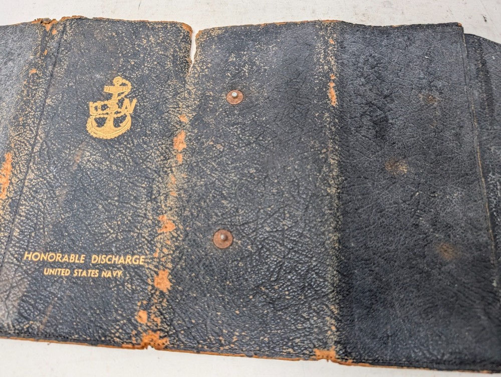 WWII US Navy Honorable Discharge Leather Folder w/ Original Documents (231)
