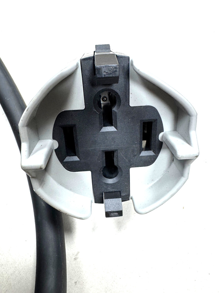 NISSAN LEAF ZERO EMISSION EV Battery Charging Cable