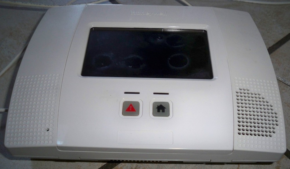 Honeywell Lynx Touch 2 L5200 Panel & Power Supply