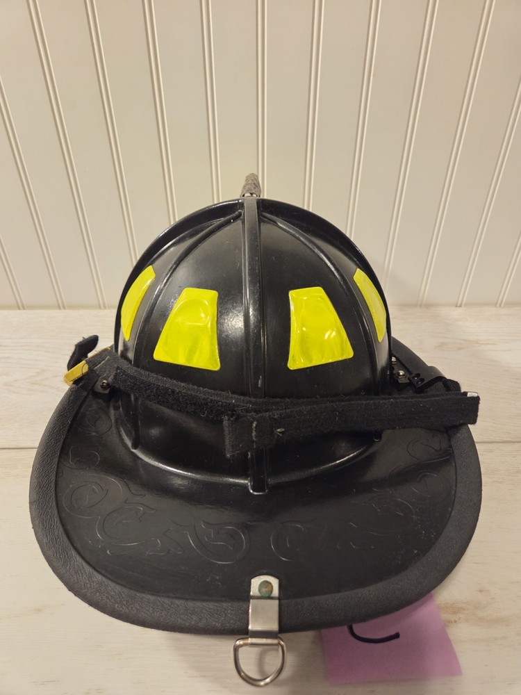 MSA Cairns Firefighter Structure Fire Helmet 1044 Black
