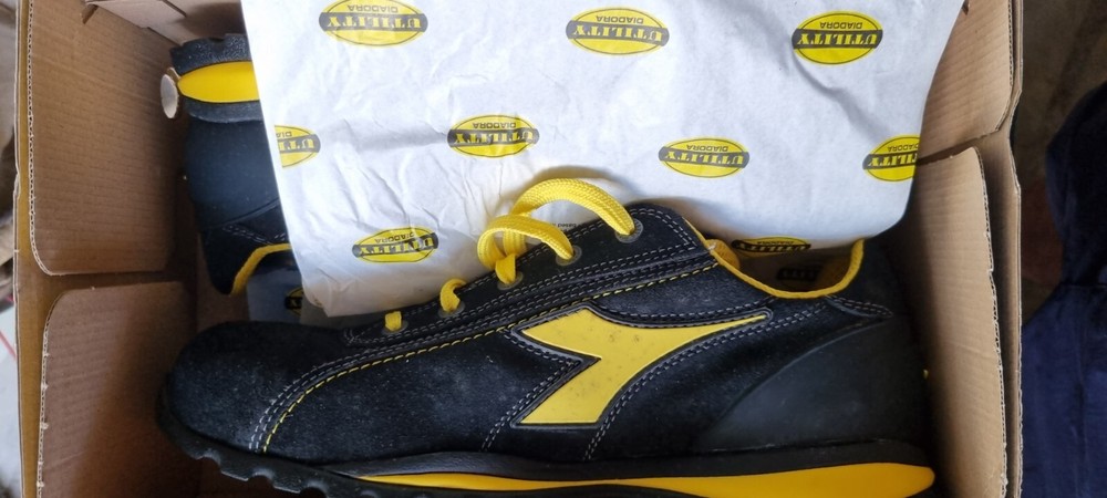 DIADORA SHOES