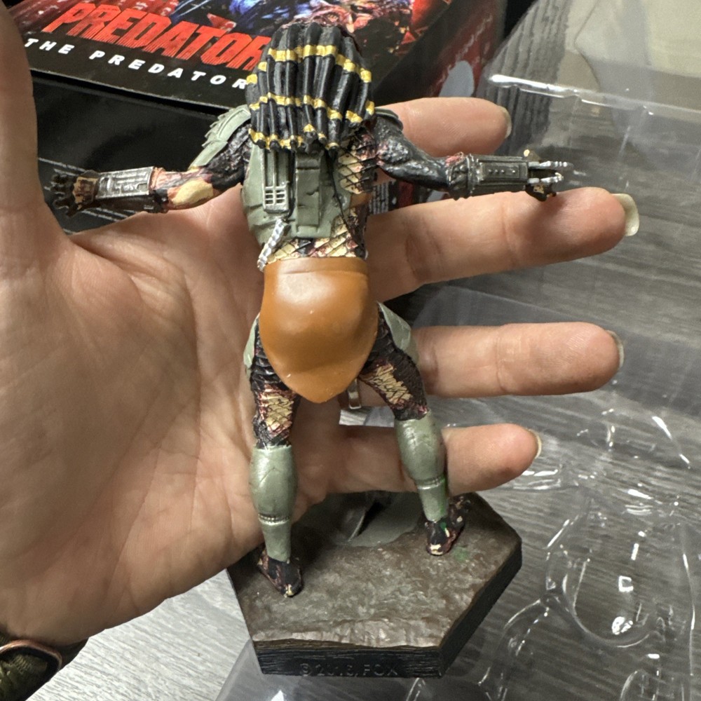 2016 Eaglemoss Alien & Predator Figurine Collection The Predator