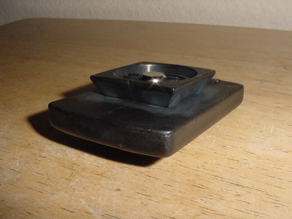 TRIPOD MULTI FIT QUICK RELEASE PLATE W/1-3/8" SQ MOUNTING BASE FOR CAMERA/SCOPE