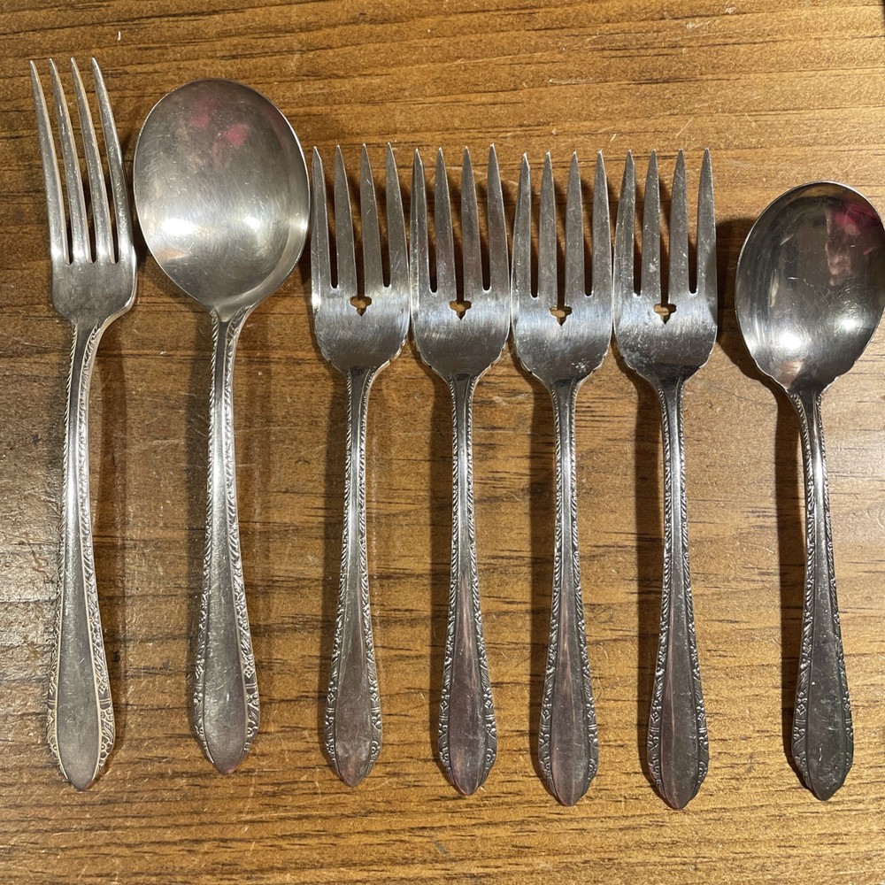 7 PC  Oneida Comm. SP 1935 Madelon Pattern 1 Dinner Fork, 4 Dessert  Forks