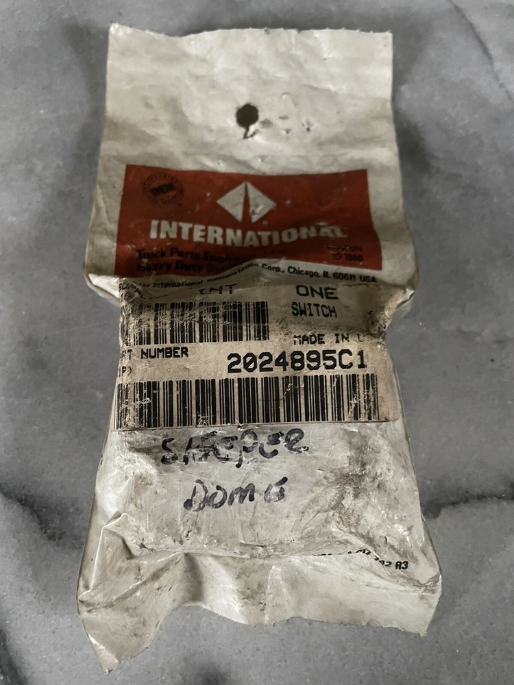 (ID#R) International SLEEPER DOME LIGHT CONTROL Switch 2024895C1