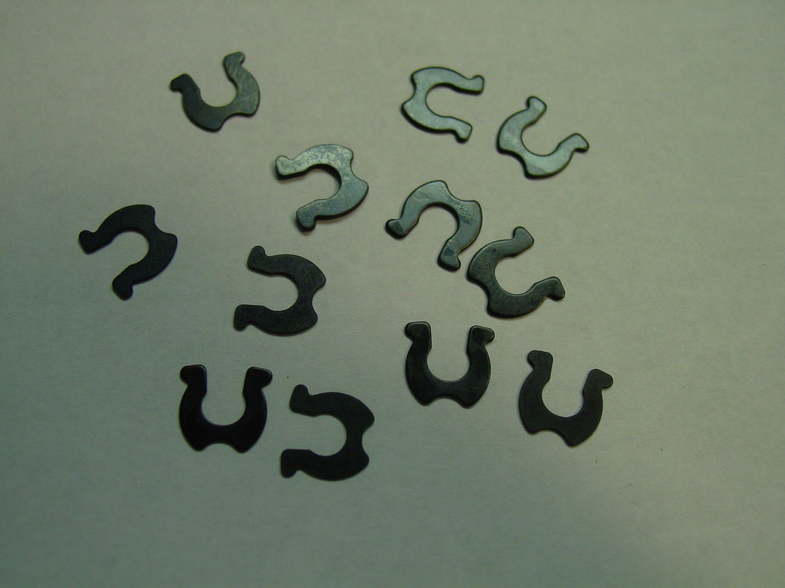 12 (ONE DOZEN) BLACK 480-18 RETAINING CLIPS FOR LIONEL TRUCKS