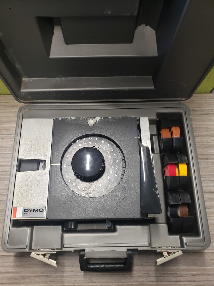 DYMO 2300 Tapewriter Embossing Label Maker Sign Maker Hard Case Bundle Cartridge