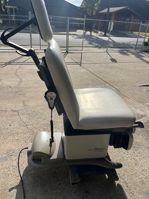 Midmark 230 Power Exam Table