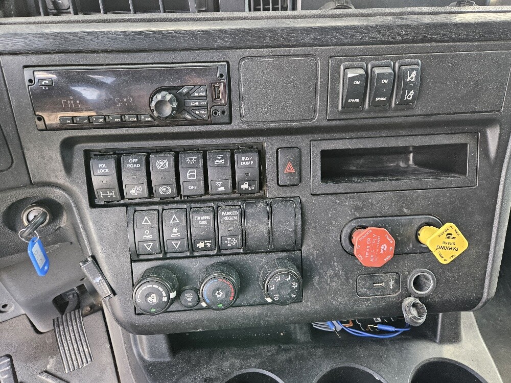 2018 International LT # 4401