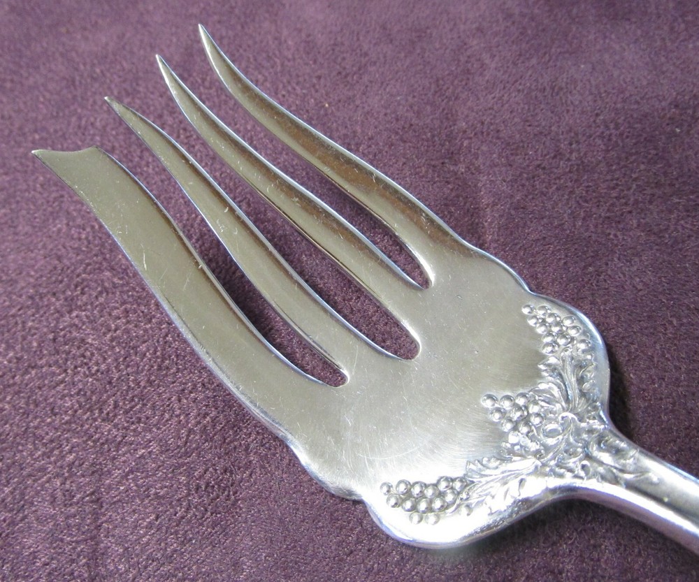 CRAWFORD 1913 Serving Fork Grape Motif Silverplate No Monogram