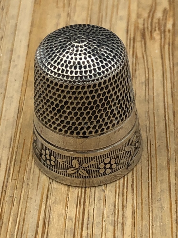 Vintage Sterling Silver Thimble, size 10, flower border