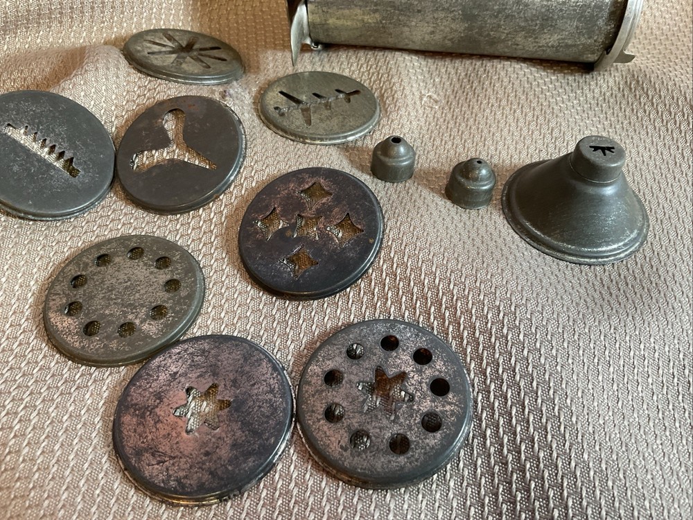 Antique Cookie Press Cake Decorating Kit 8 Discs & 3 Tips