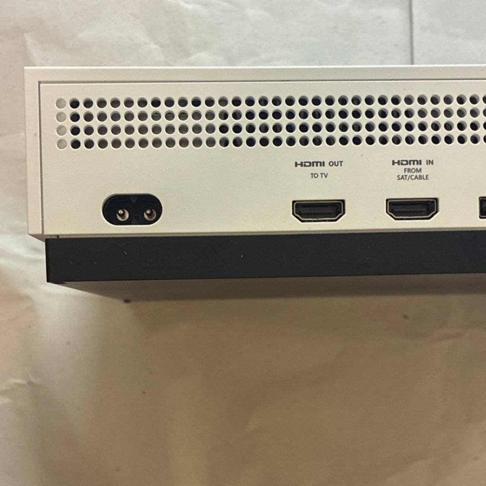 Tested working Microsoft Xbox One S with HDMI & controller